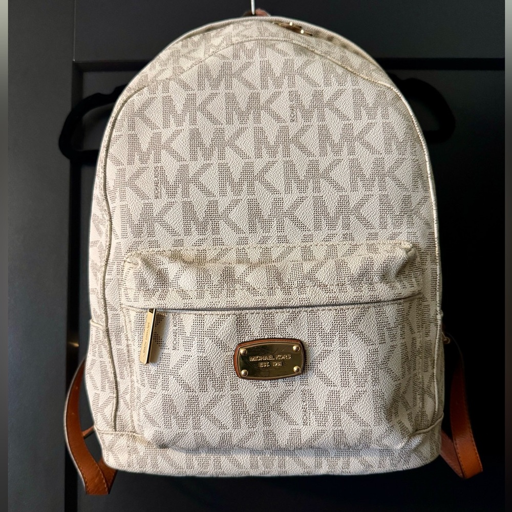 Michael Kors Jet Set Large Leather Backpack